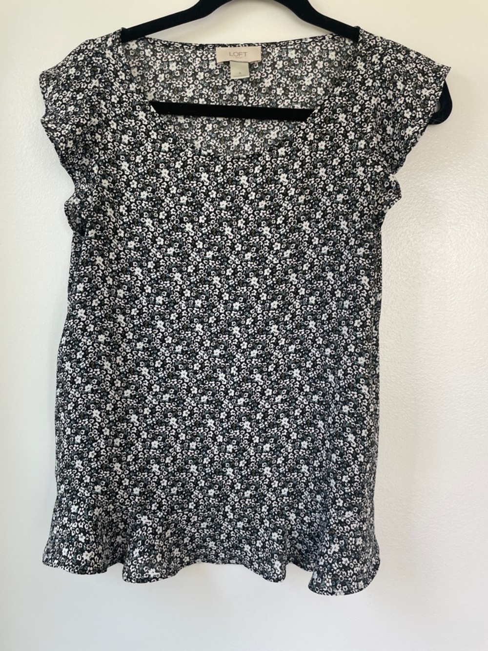 LOFT Black & White Ditsy Floral Cap-Sleeve Top